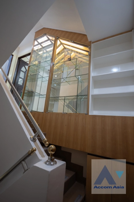 11  3 br House for rent and sale in Sukhumvit ,Bangkok BTS Phra khanong AA42943