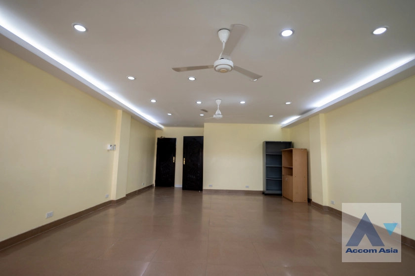  1  3 br House for rent and sale in Sukhumvit ,Bangkok BTS Phra khanong AA42943