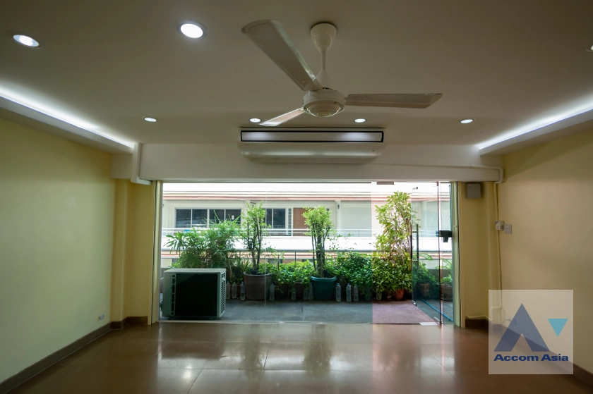 40  3 br House for rent and sale in Sukhumvit ,Bangkok BTS Phra khanong AA42943