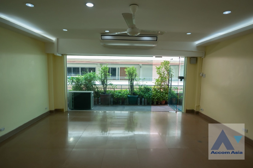 35  3 br House for rent and sale in Sukhumvit ,Bangkok BTS Phra khanong AA42943