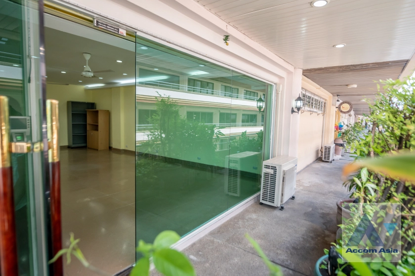 36  3 br House for rent and sale in Sukhumvit ,Bangkok BTS Phra khanong AA42943