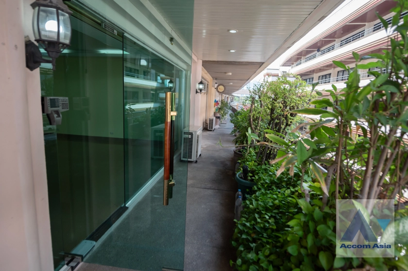 37  3 br House for rent and sale in Sukhumvit ,Bangkok BTS Phra khanong AA42943