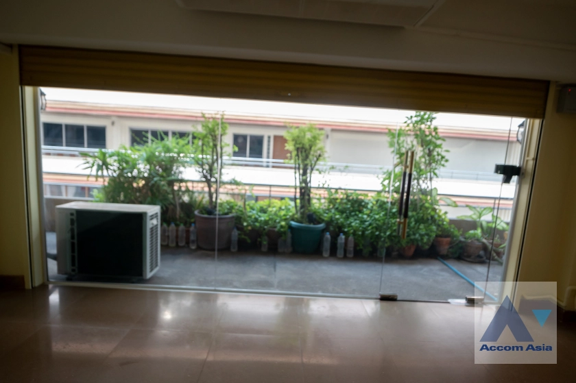 39  3 br House for rent and sale in Sukhumvit ,Bangkok BTS Phra khanong AA42943
