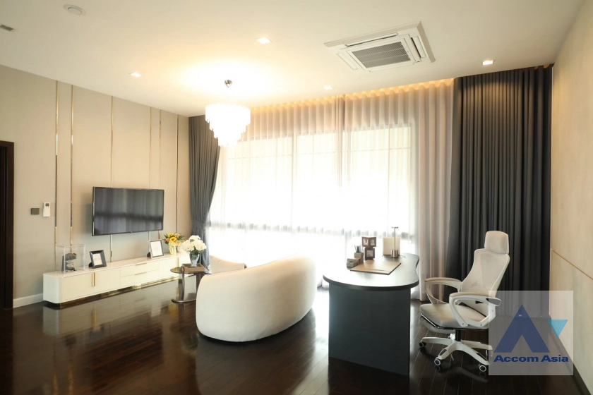 unitFully Furnished |  5 Bedrooms  House For Rent & Sale in Latkrabang, Bangkok  (AA42944)