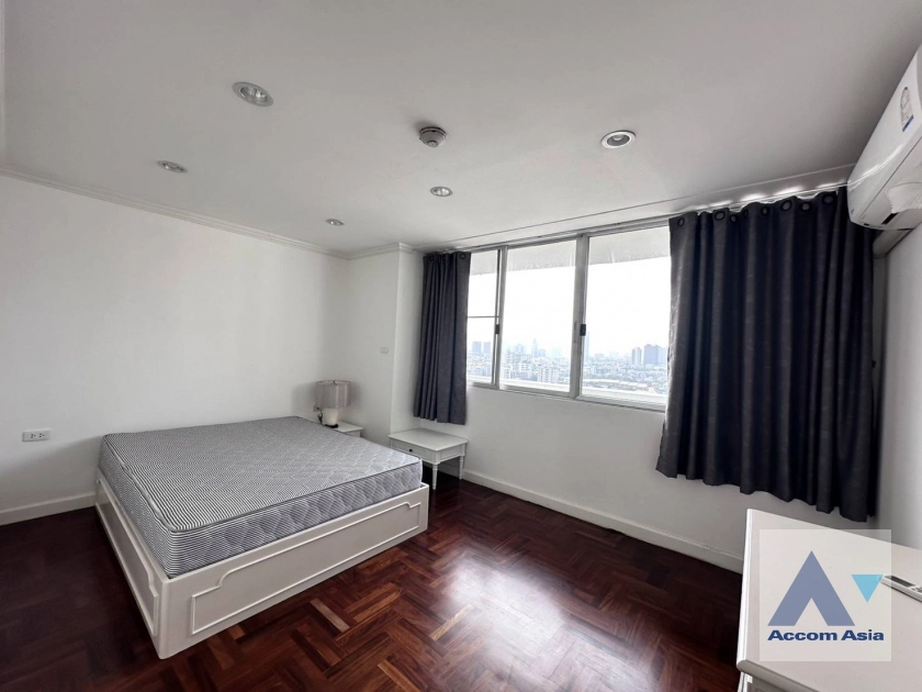 10  3 br Apartment For Rent in Sukhumvit ,Bangkok BTS Ekkamai at Ideal Place For Big Families AA42960