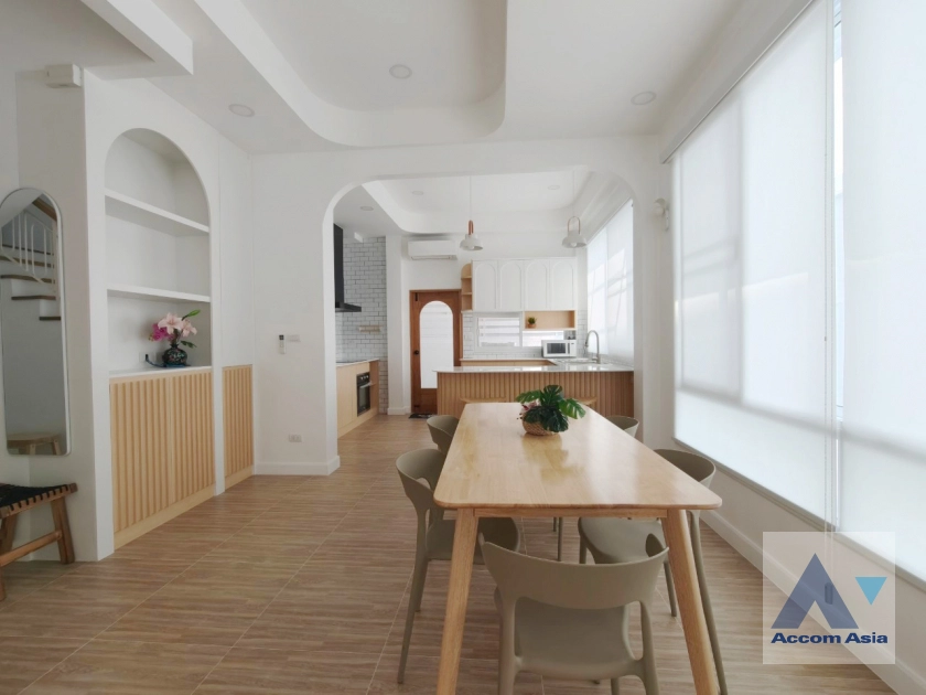 6  3 br House For Rent in Sukhumvit ,Bangkok BTS Ekkamai AA42969