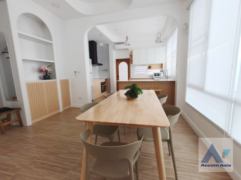 9  3 br House For Rent in Sukhumvit ,Bangkok BTS Ekkamai AA42969