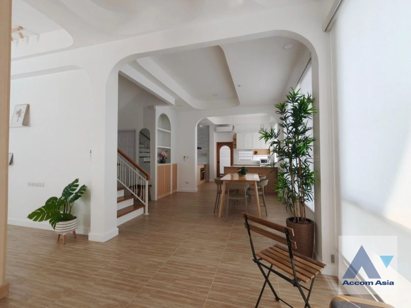 5  3 br House For Rent in Sukhumvit ,Bangkok BTS Ekkamai AA42969