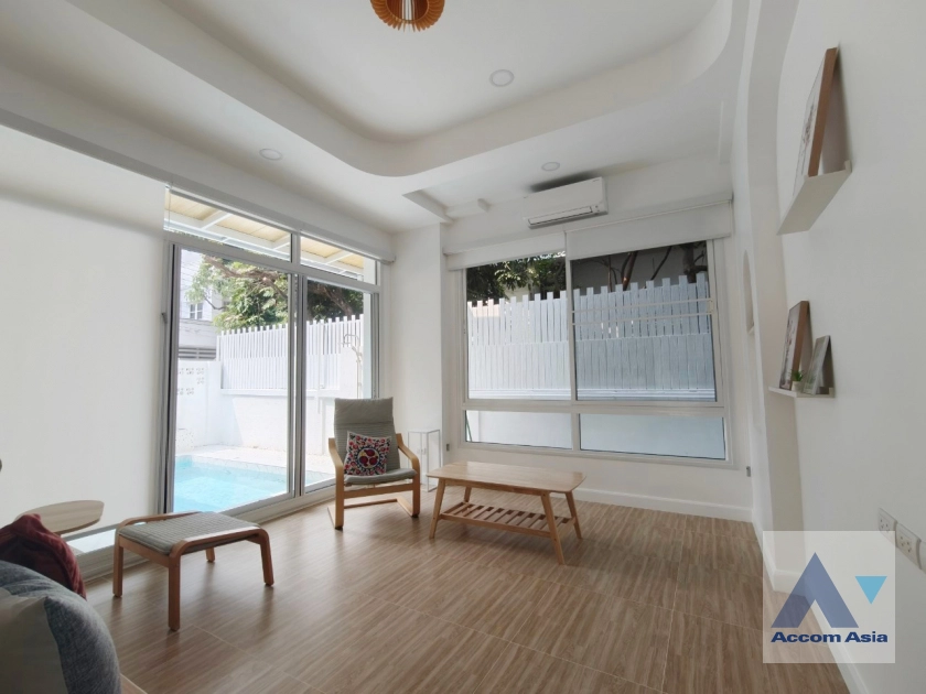 10  3 br House For Rent in Sukhumvit ,Bangkok BTS Ekkamai AA42969