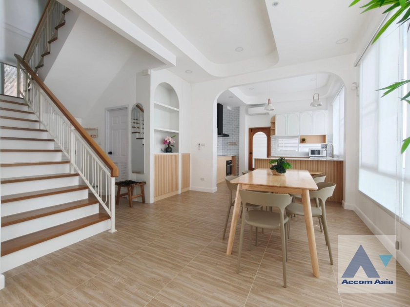  1  3 br House For Rent in Sukhumvit ,Bangkok BTS Ekkamai AA42969