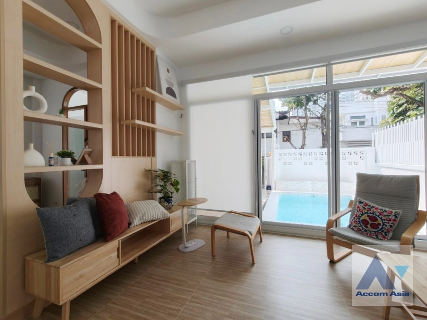 11  3 br House For Rent in Sukhumvit ,Bangkok BTS Ekkamai AA42969