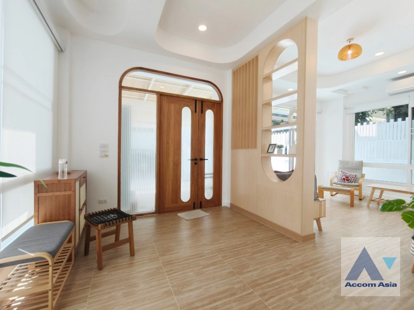 7  3 br House For Rent in Sukhumvit ,Bangkok BTS Ekkamai AA42969