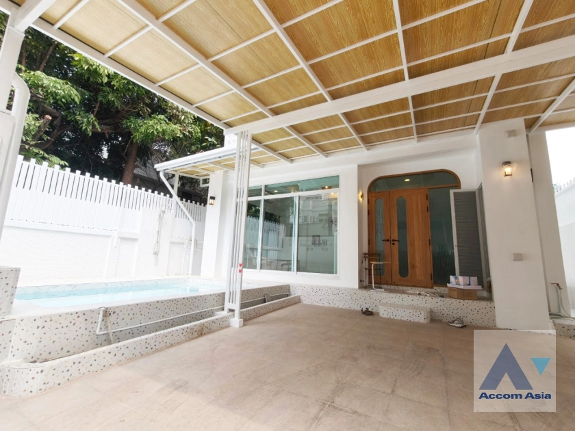30  3 br House For Rent in Sukhumvit ,Bangkok BTS Ekkamai AA42969