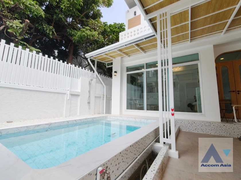  2  3 br House For Rent in Sukhumvit ,Bangkok BTS Ekkamai AA42969