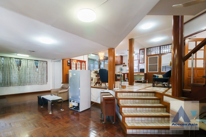  1  6 br House for rent and sale in Sukhumvit ,Bangkok BTS Thong Lo AA42974