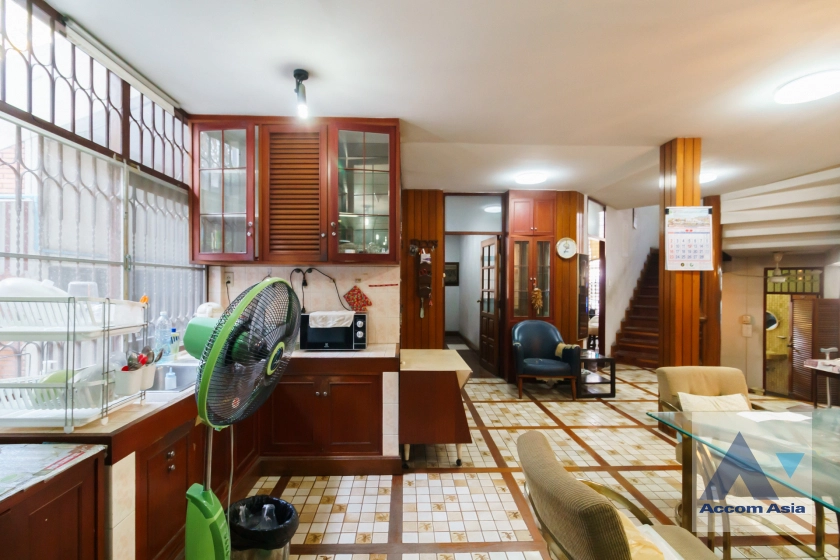 11  6 br House for rent and sale in Sukhumvit ,Bangkok BTS Thong Lo AA42974