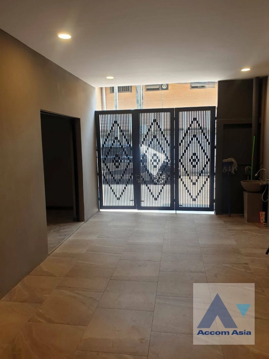 12  13 br House for rent and sale in Sukhumvit ,Bangkok BTS Thong Lo AA42975