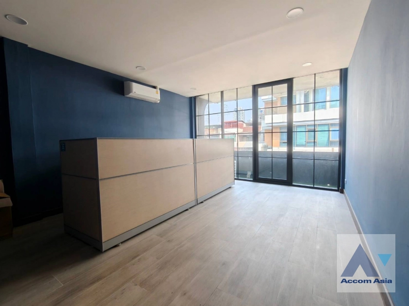 4  13 br House for rent and sale in Sukhumvit ,Bangkok BTS Thong Lo AA42975