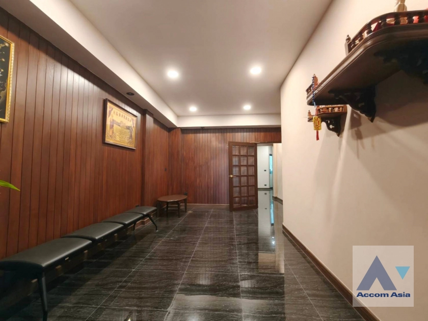  2  13 br House for rent and sale in Sukhumvit ,Bangkok BTS Thong Lo AA42975