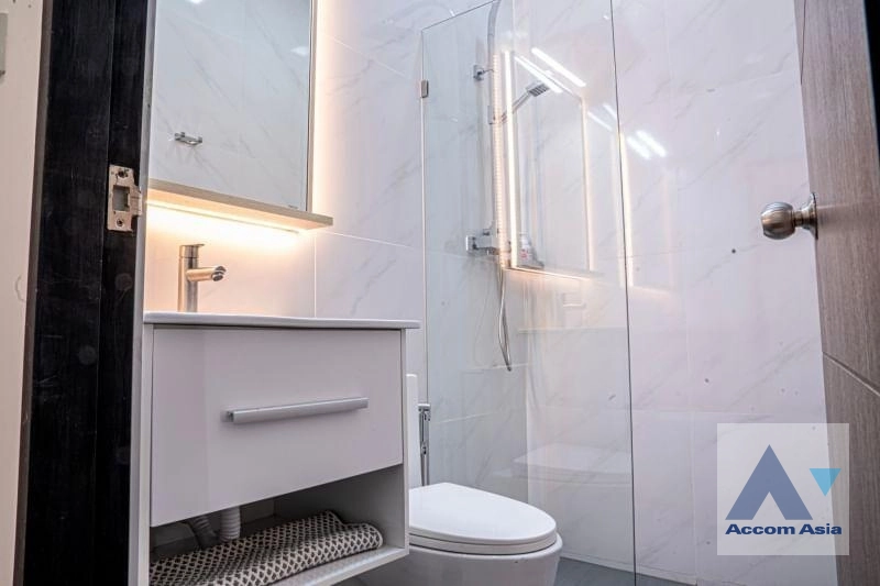 15  3 br Townhouse for rent and sale in Sukhumvit ,Bangkok BTS Phra khanong at Moo Baan Klongtan Nivet AA42978