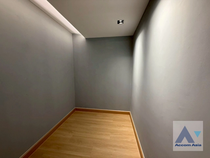 9  2 br Apartment For Rent in Sathorn ,Bangkok BTS Surasak at Good Location AA42986