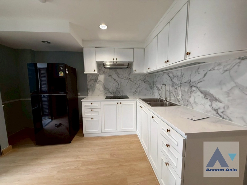 6  2 br Apartment For Rent in Sathorn ,Bangkok BTS Surasak at Good Location AA42986