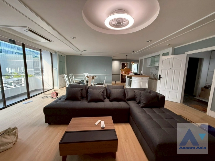 unit 2 Bedrooms  Apartment For Rent in Sathorn, Bangkok  near BTS Surasak (AA42986)