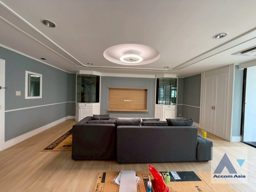 unit 2 Bedrooms  Apartment For Rent in Sathorn, Bangkok  near BTS Surasak (AA42986)