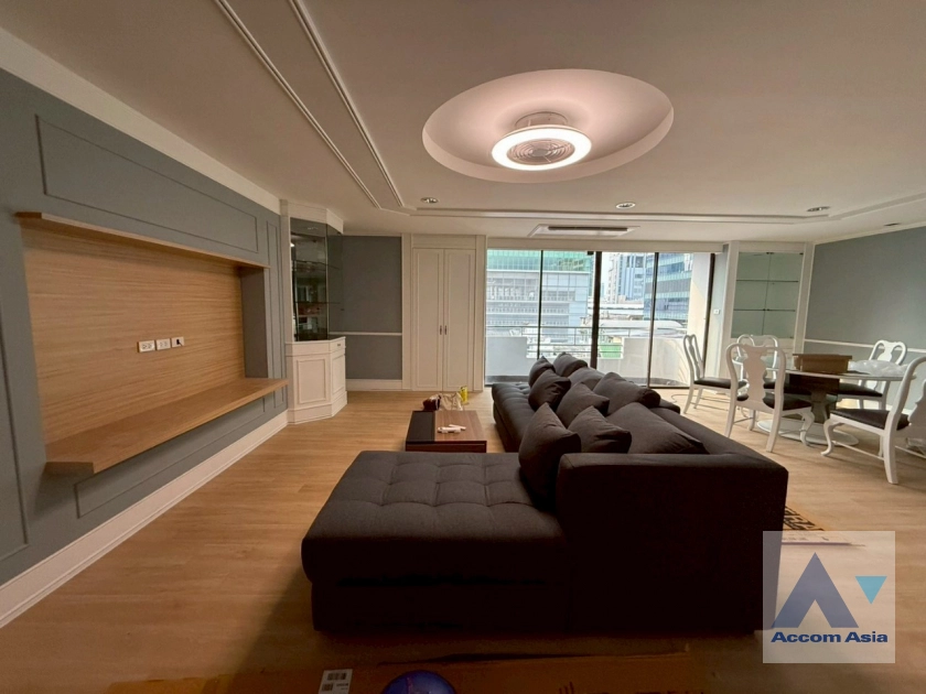 unit 2 Bedrooms  Apartment For Rent in Sathorn, Bangkok  near BTS Surasak (AA42986)