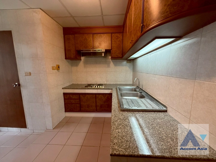 7  2 br Apartment for rent and sale in Sathorn ,Bangkok BTS Surasak at Good Location AA42987