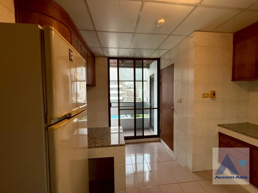 6  2 br Apartment for rent and sale in Sathorn ,Bangkok BTS Surasak at Good Location AA42987