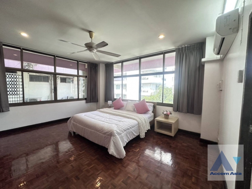 unit 3 Bedrooms  Apartment For Rent in Sukhumvit, Bangkok  near BTS Phrom Phong - MRT Phetchaburi (AA42991)