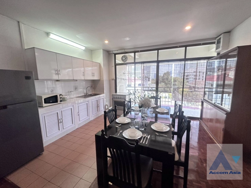 unit 3 Bedrooms  Apartment For Rent in Sukhumvit, Bangkok  near BTS Phrom Phong - MRT Phetchaburi (AA42991)