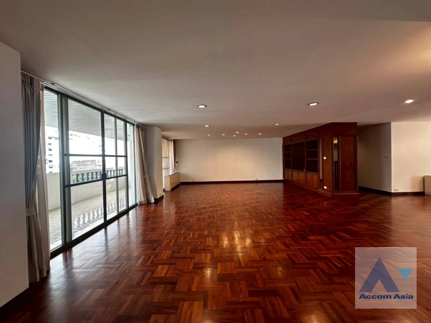 unit 3 Bedrooms  Apartment For Rent in Sukhumvit, Bangkok  near BTS Asok - MRT Sukhumvit (AA42992)
