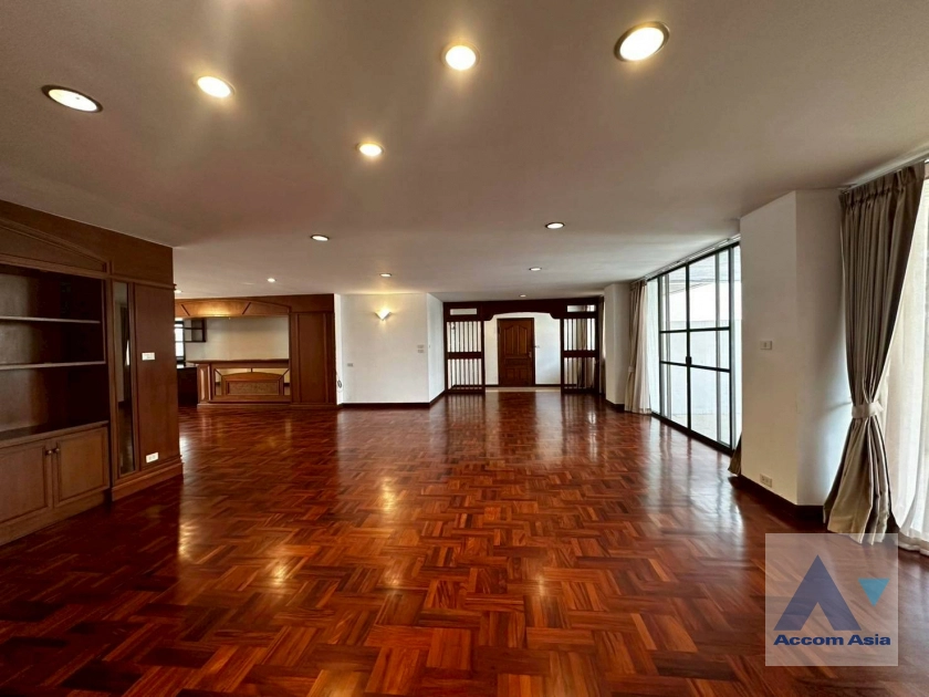 unit 3 Bedrooms  Apartment For Rent in Sukhumvit, Bangkok  near BTS Asok - MRT Sukhumvit (AA42992)