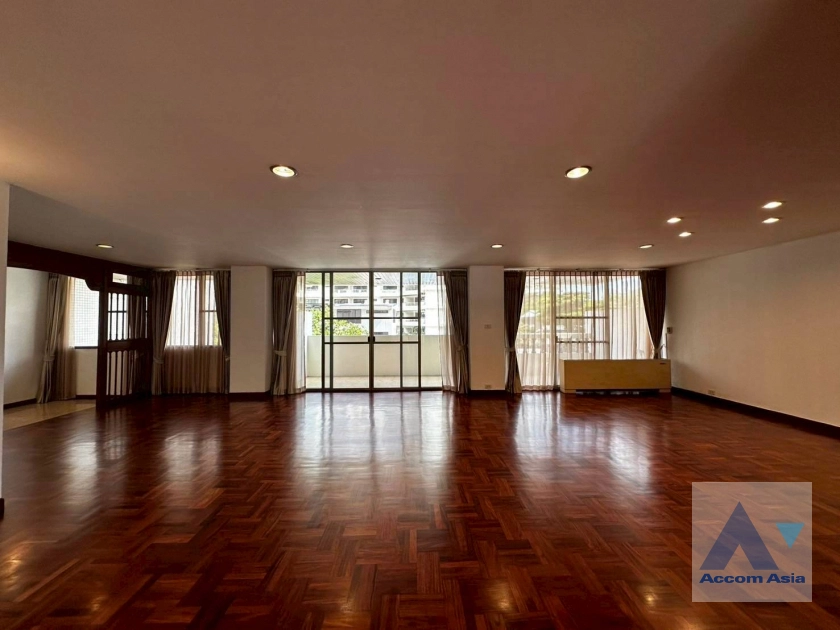 unit 3 Bedrooms  Apartment For Rent in Sukhumvit, Bangkok  near BTS Asok - MRT Sukhumvit (AA42992)