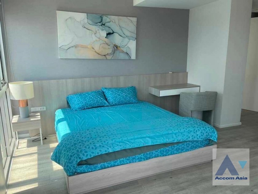 unit 3 Bedrooms  Condominium For Rent in Sukhumvit, Bangkok  near BTS Ekkamai (AA42995)