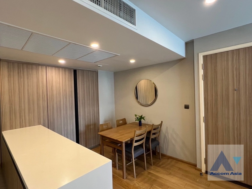 unit 2 Bedrooms  Condominium For Rent in Ploenchit, Bangkok  near BTS Chitlom (AA43002)