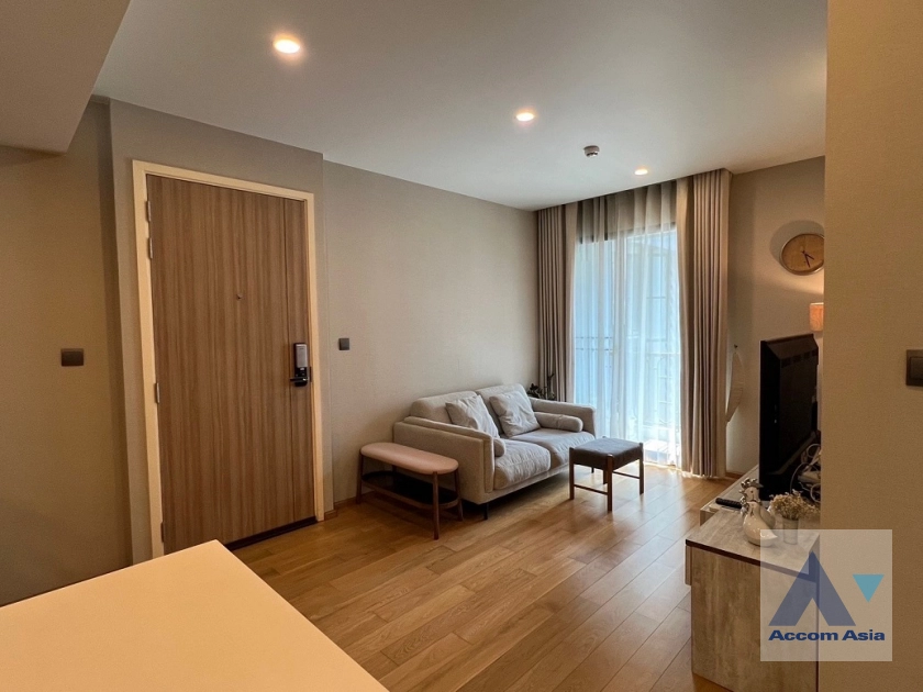 unit 2 Bedrooms  Condominium For Rent in Ploenchit, Bangkok  near BTS Chitlom (AA43002)