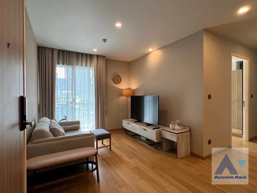 unit 2 Bedrooms  Condominium For Rent in Ploenchit, Bangkok  near BTS Chitlom (AA43002)