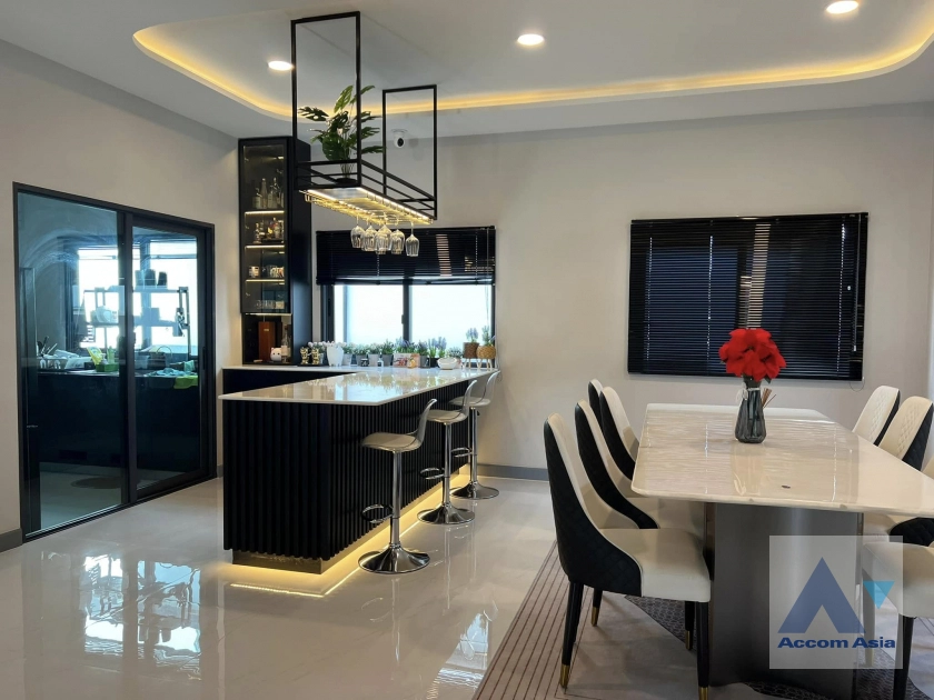 unit 4 Bedrooms  House For Rent in Samutprakan, Samutprakan  near BTS Bang Na (AA43005)
