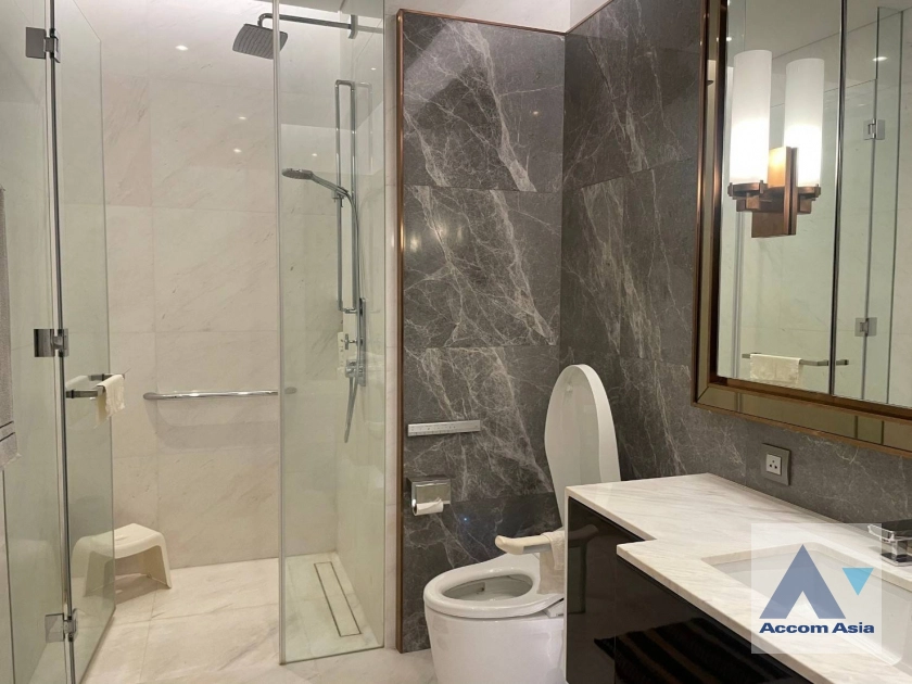 7  1 br Condominium For Rent in Ploenchit ,Bangkok BTS Ploenchit at Sindhorn Tonson AA43008