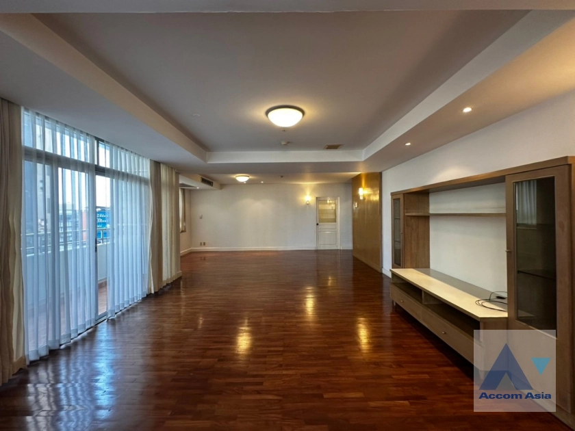 unit 3 Bedrooms  Apartment For Rent in Sukhumvit, Bangkok  near BTS Phrom Phong (AA43015)
