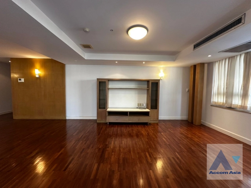 unit 3 Bedrooms  Apartment For Rent in Sukhumvit, Bangkok  near BTS Phrom Phong (AA43015)