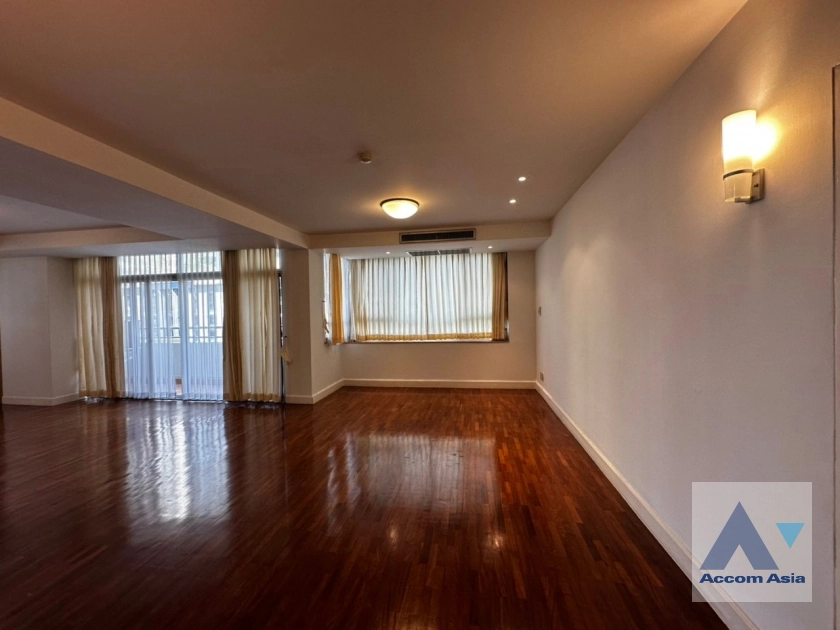 unit 3 Bedrooms  Apartment For Rent in Sukhumvit, Bangkok  near BTS Phrom Phong (AA43015)