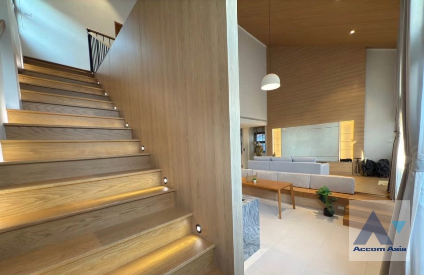 7  3 br House For Sale in Ratchadaphisek ,Bangkok  AA43016