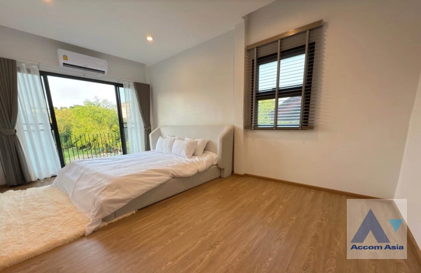 10  3 br House For Sale in Ratchadaphisek ,Bangkok  AA43016