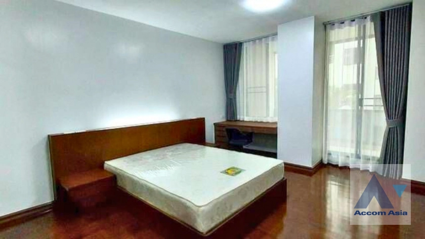 unit 3 Bedrooms  Apartment For Rent & Sale in Ploenchit, Bangkok  near BTS Chitlom (AA43018)