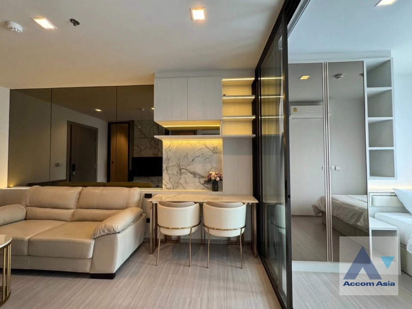 unit 2 Bedrooms  Condominium For Rent in Phaholyothin, Bangkok  near MRT Rama 9 (AA43032)