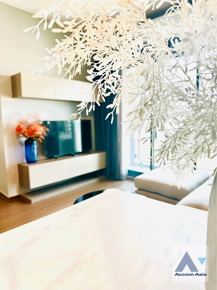 unit 2 Bedrooms  Condominium For Rent in Phaholyothin, Bangkok  near BTS Saphan-Kwai (AA43034)